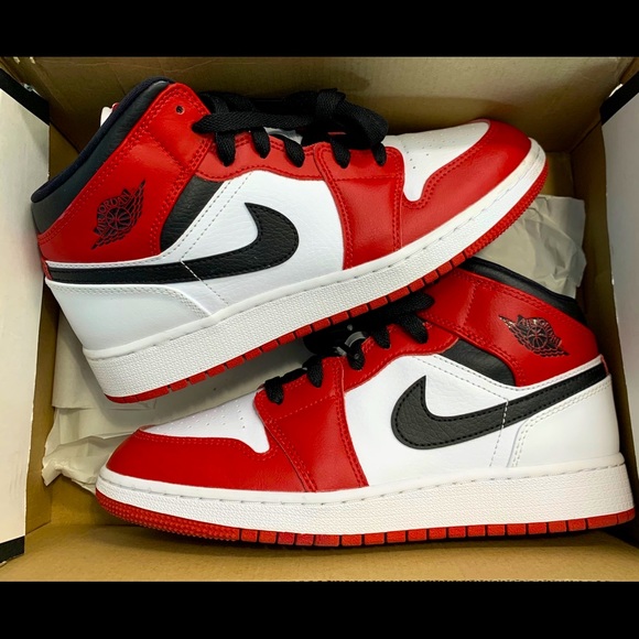 MID CHICAGO AIR JORDANS - Picture 1 of 5